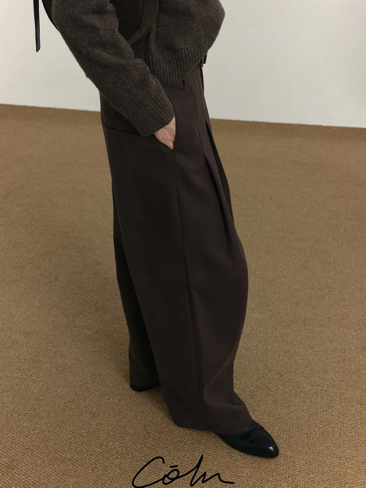 春にぴったりなタックデザインのストレートパンツ【軽やかで快適】（セットアップ対応）