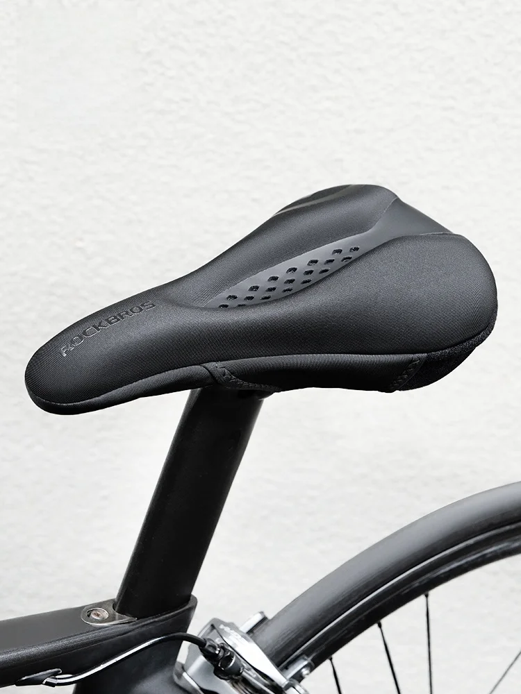 バイクシート高 で背中が痛くなるのはなぜ？その悩みを解決する、厚手シリコン製シートカバーのリアルな体験
