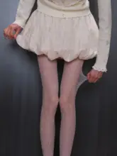 柔らかいファブリックのナチュラルホワイト藤花模様のパンティストッキング【優雅で滑らかな質感・重ね着スタイル】
