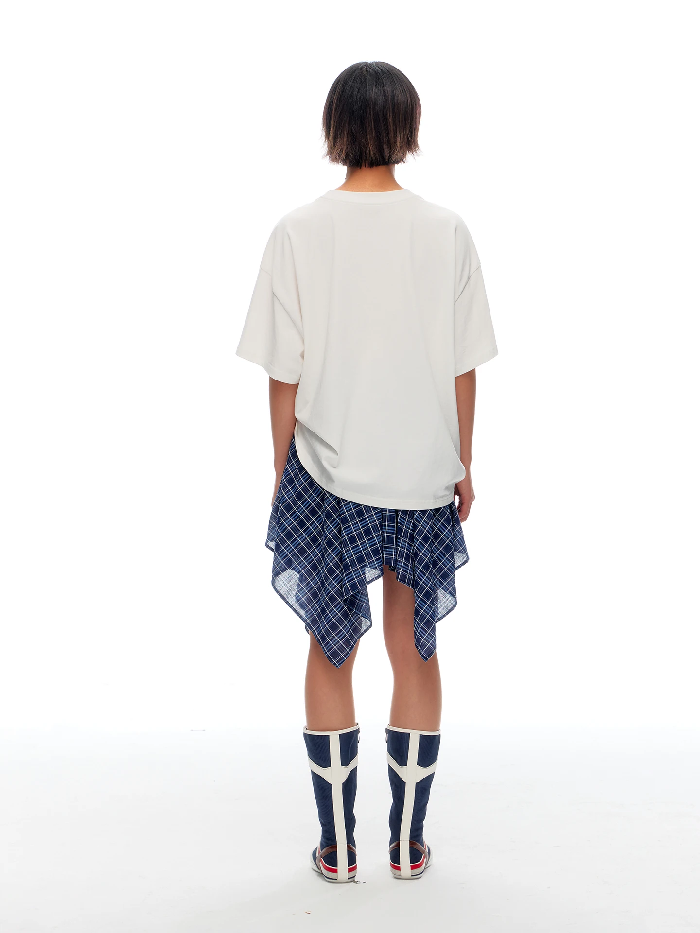 20代の女性が今夏選ぶべき「カジュアルで洗練されたハイウエストミニスカート」は？