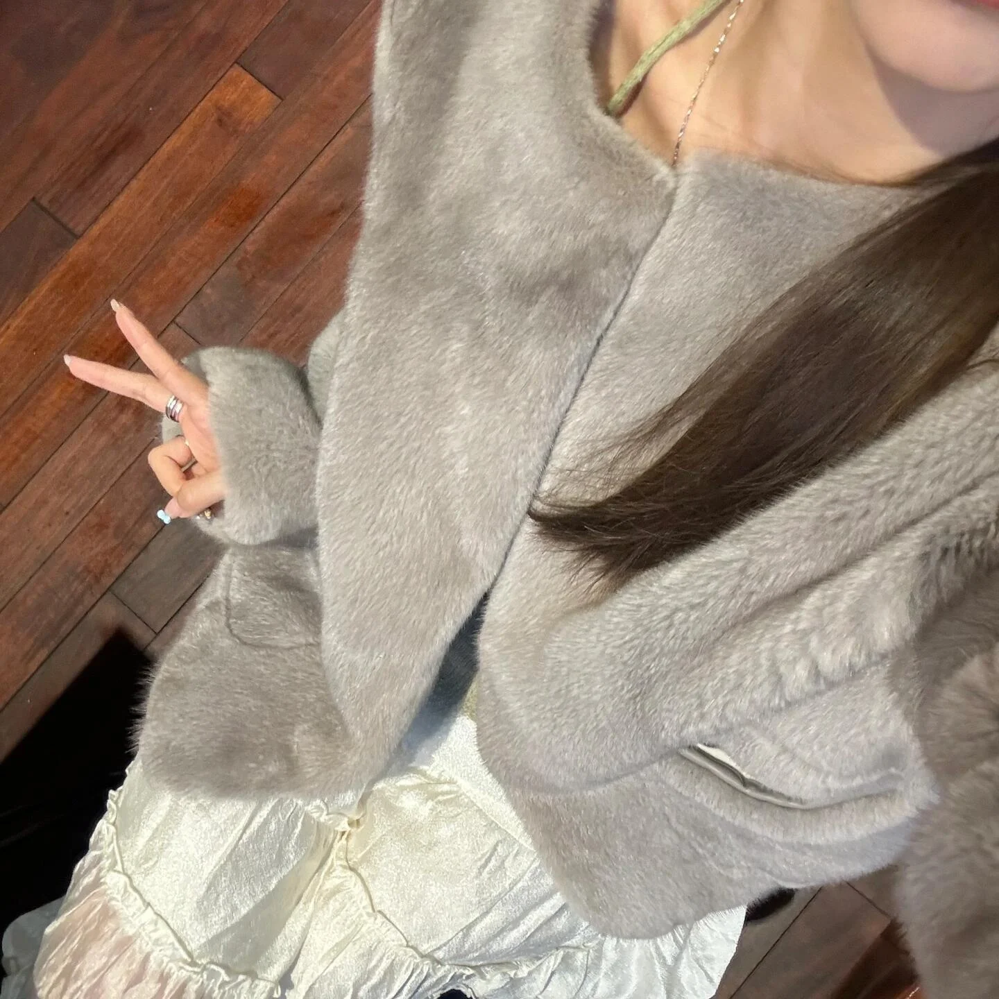 20代のファッションで悩むなら、今こそ「白いケーキスカート」を選ぶべき？
