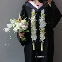 卒業シーズンにぴったり！肩ひも付きのフェイクフラワー【ビジネス・祝賀行事用・ディスプレイ装飾】