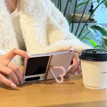 秋冬向けの美しいスマートフォンケース【スタンド付き・折りたたみ対応・女性用】