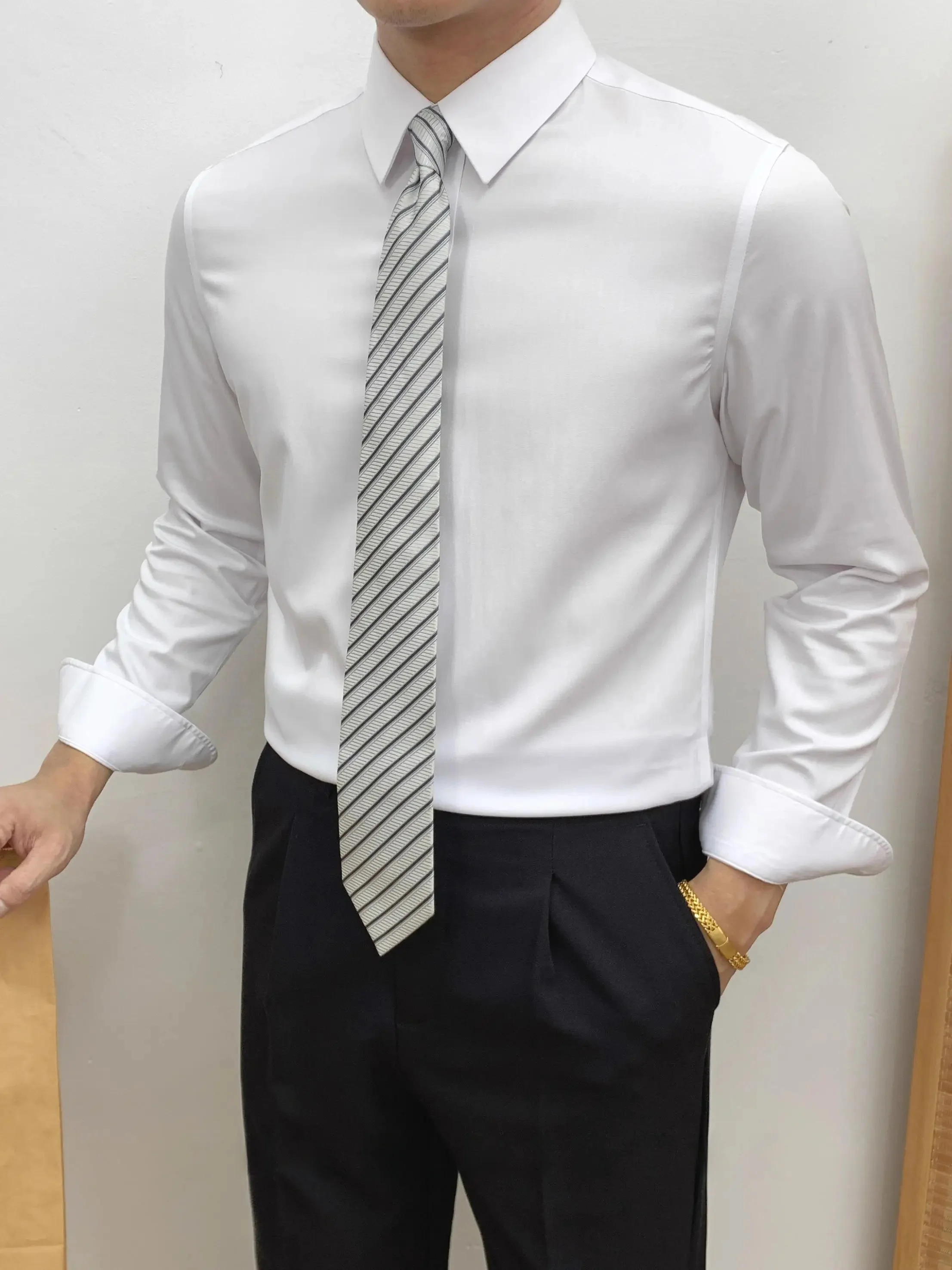 ビジネス用 天然青色の長袖シャツ【通勤・設定ファッション・しわになりにくい】