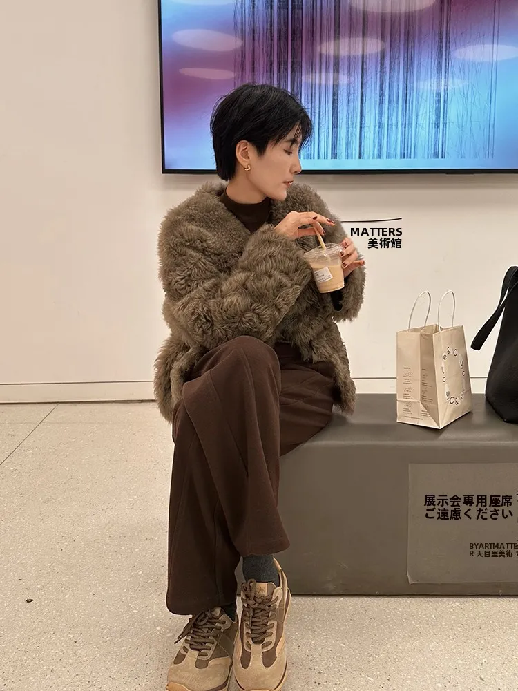 シャギーコートとボアフリースジャケットをどう選ぶ？中年女性の通勤生活に最適なアイテムはどれ？
