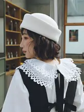 優雅な白色の羊毛製レディスハット【秋冬用・円形・上品なデザイン】