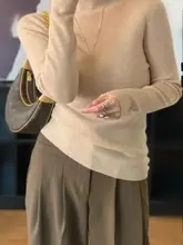 メリノウール製 体にフィットするハイネックニットセーター【女性用・プレーンデザイン】