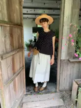 白色フリルデザインの重ね着風エプロン