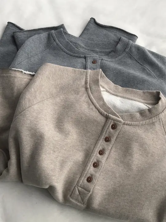 グレー系ヘンリーネック半開きプルオーバー裏起毛カジュアルスウェットシャツ【ゆったりフィット・長袖】