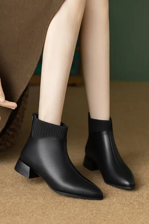 黒の真皮ショートブーツ【尖ったトゥ・太ヒール・起毛ニット・秋冬用】