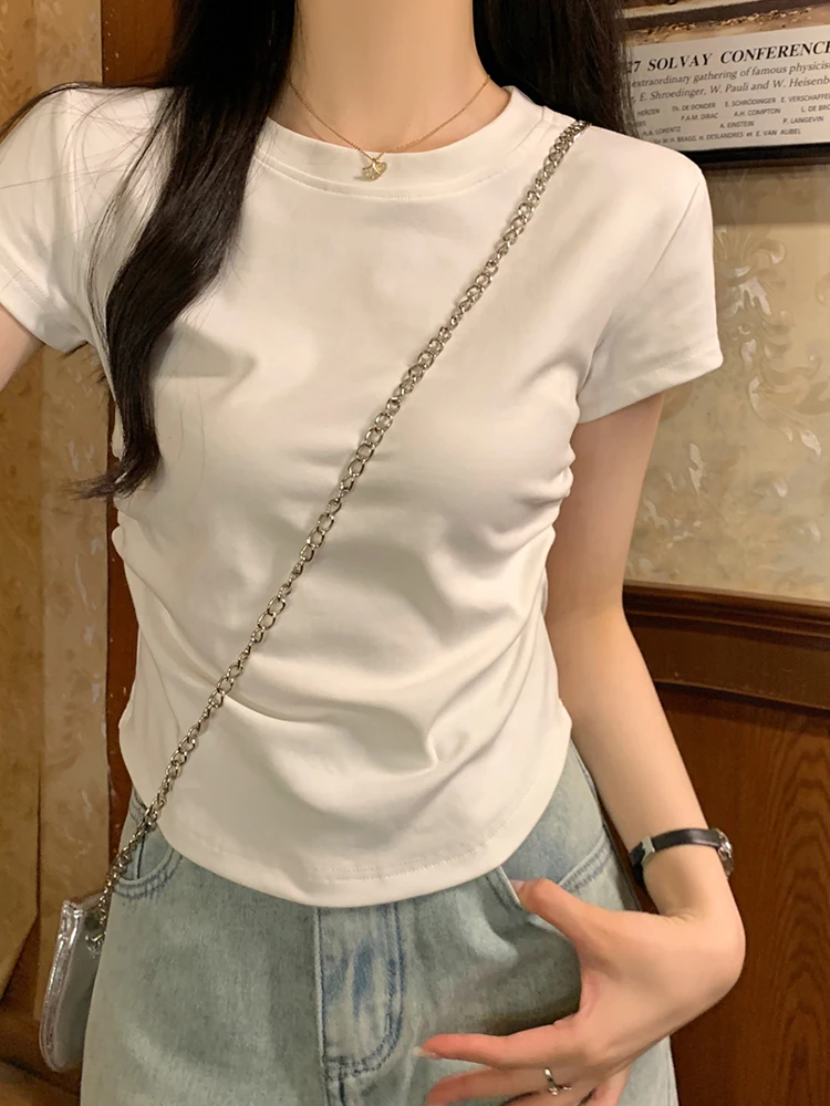 白Tシャツ 黒パンツ レディース おすすめ4選：通勤・カジュアルシーンで使えるリアルな選び方