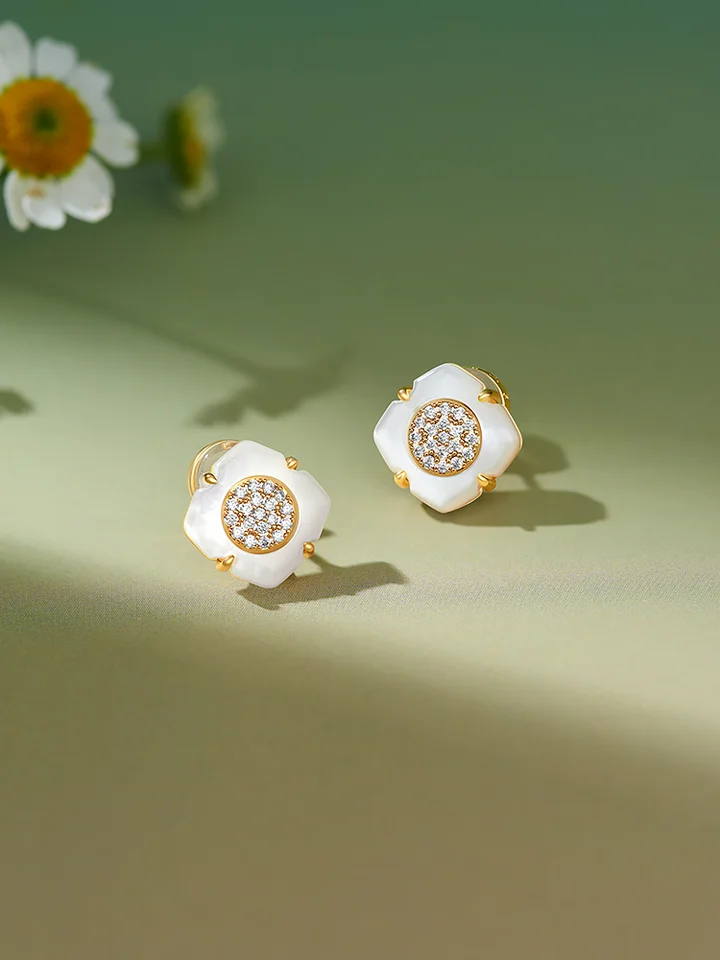 高級感漂う四葉クローバーイヤリング【オリジナルデザイン・個性派・コーディネートしやすい】