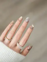 涼しさを感じる高級感ある手作り貝母デザインのネイルアート【青みがかったグラデーション】