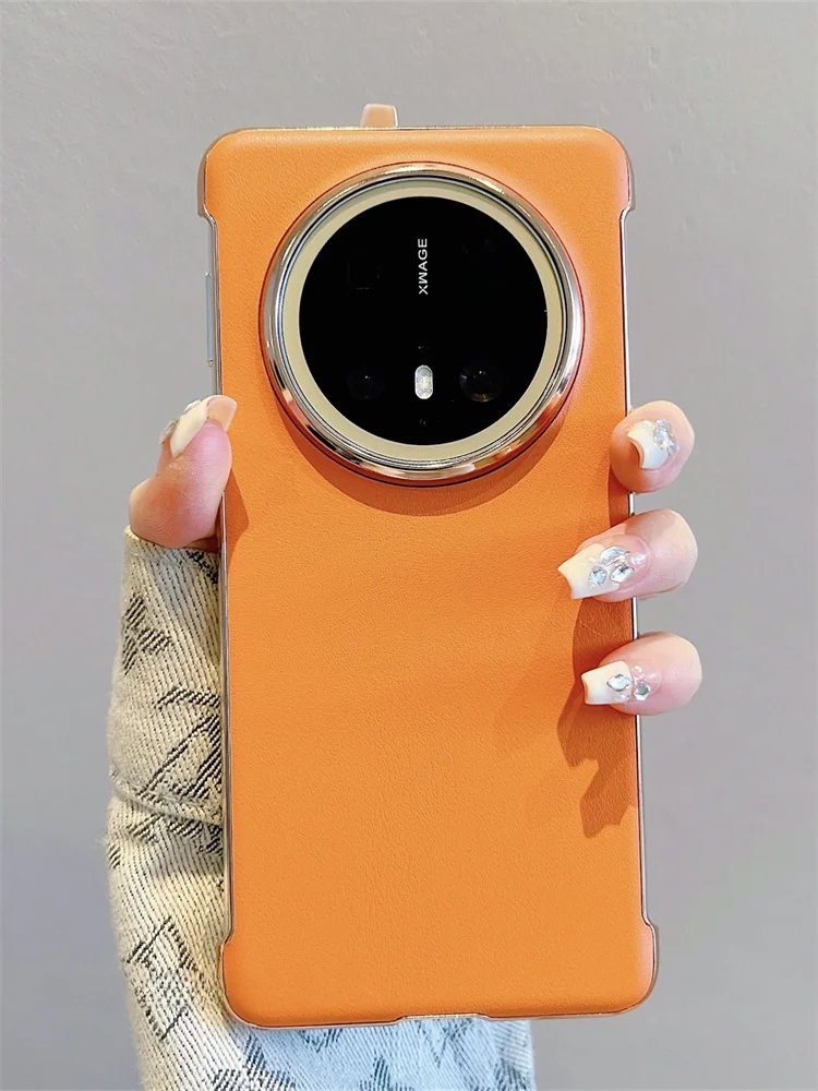 高級感あふれる素皮スマートフォンケース：ガジェットケースに何を入れるのか