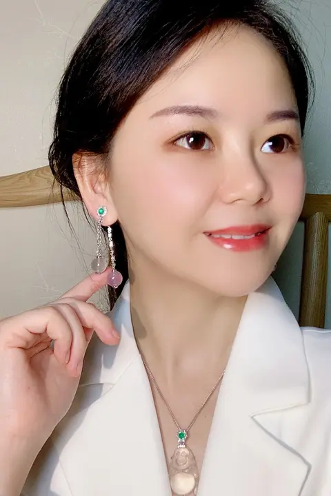 高貴な紫ローレン色のイヤリング【天然氷種紫玉髓・長款・フラワーモチーフ】