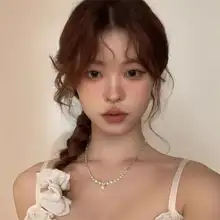 エレガントなデザインのパールとスリーブシルバーのネックレス【クラシックスタイル・鎖骨チェーン・優雅な雰囲気】