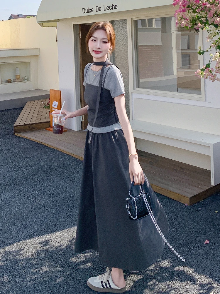 シンプルなデザインの半袖Tシャツとハイウエストスカートセット：tシャツワンピース コーデ と チャイナトップス コーデ に最適な選択肢