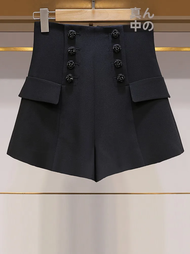 5月末にどんな服装が旬か？フレンチスタイルのドットシャツとハイウエストパンツが解決する通勤・日常の悩み