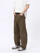 立体的なデザインのウエストが中位のワイドレッグ多ポケットカーゴパンツ（セットアップ対応）