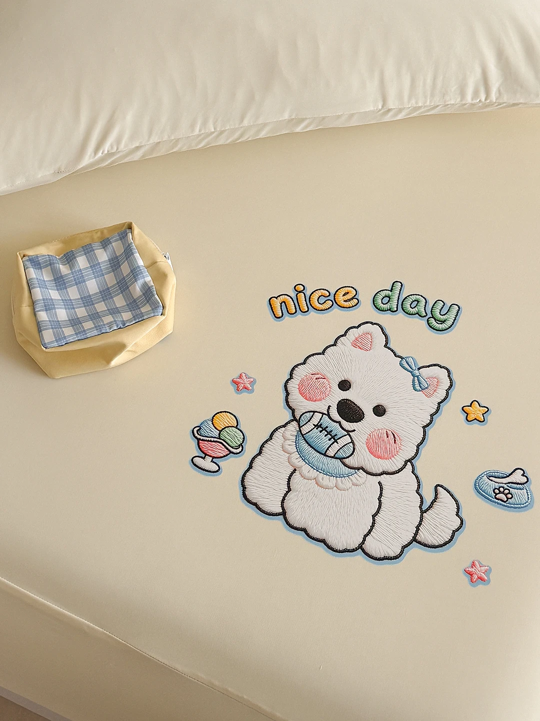 カートゥーンデザインの刺繍ベッドカバー：涼感・防塵・汚れ防止機能を実現
