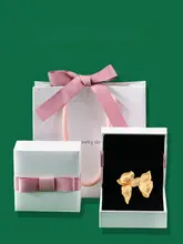 立体浮彫りのリボンブローチ【洗練されたデザイン・スーツ用】
