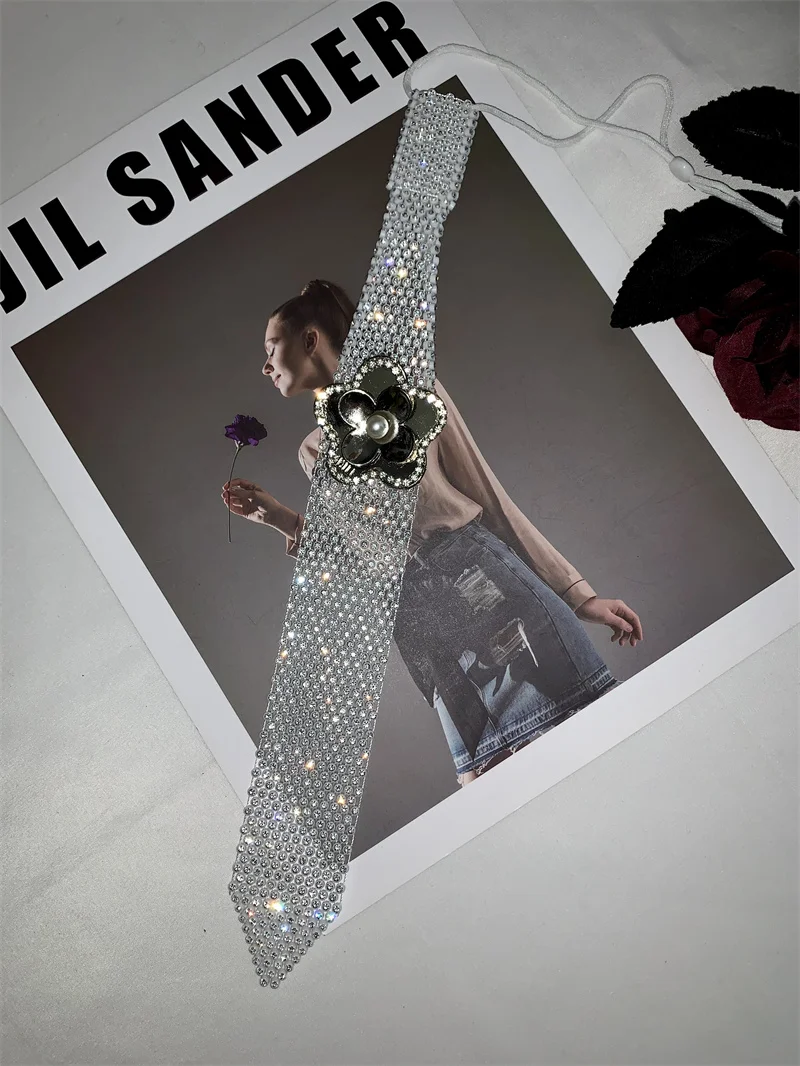 3000円のアクセサリーで卒業式を彩る！40代のあなたにぴったりなフラワーモチーフ首飾りは？