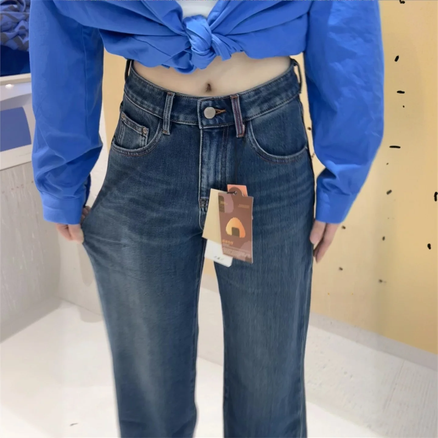 代嘉儿高腰デニムパンツ：女性向けスリムフィットの秋シーズン最適選択