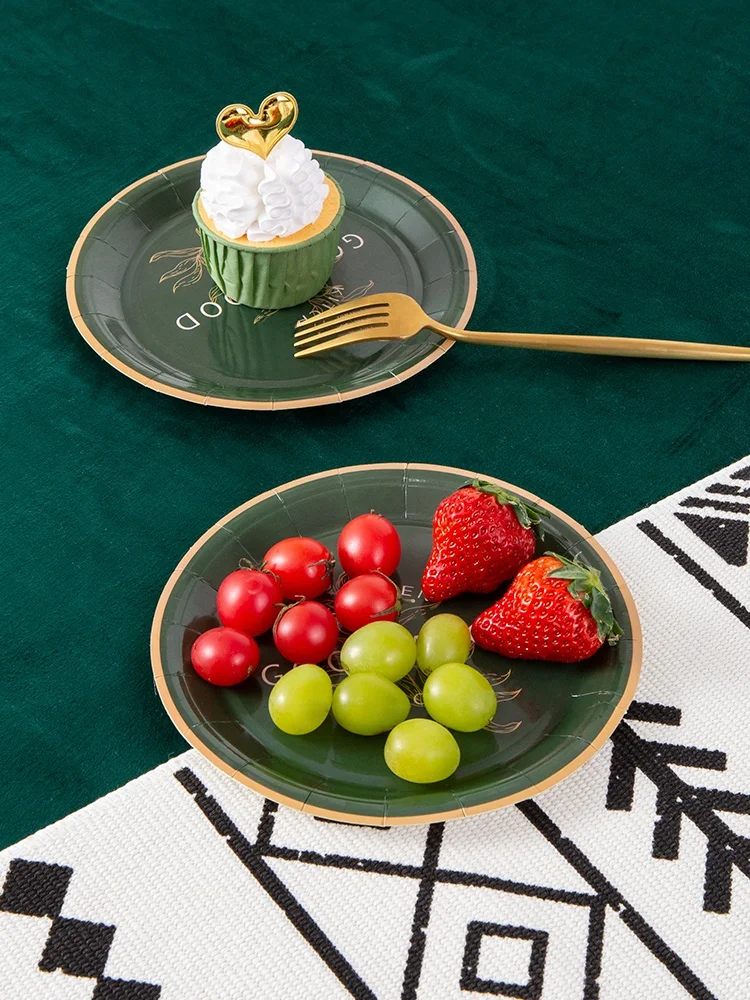 使い捨て食品グレードの丸型プレート：アウトドア・キャンプ・ケーキ用の便利グッズ選びのガイド