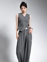 洗練されたデザインのジャケットベストとストレートワイドパンツのファッションコーディネート（セットアップ対応）