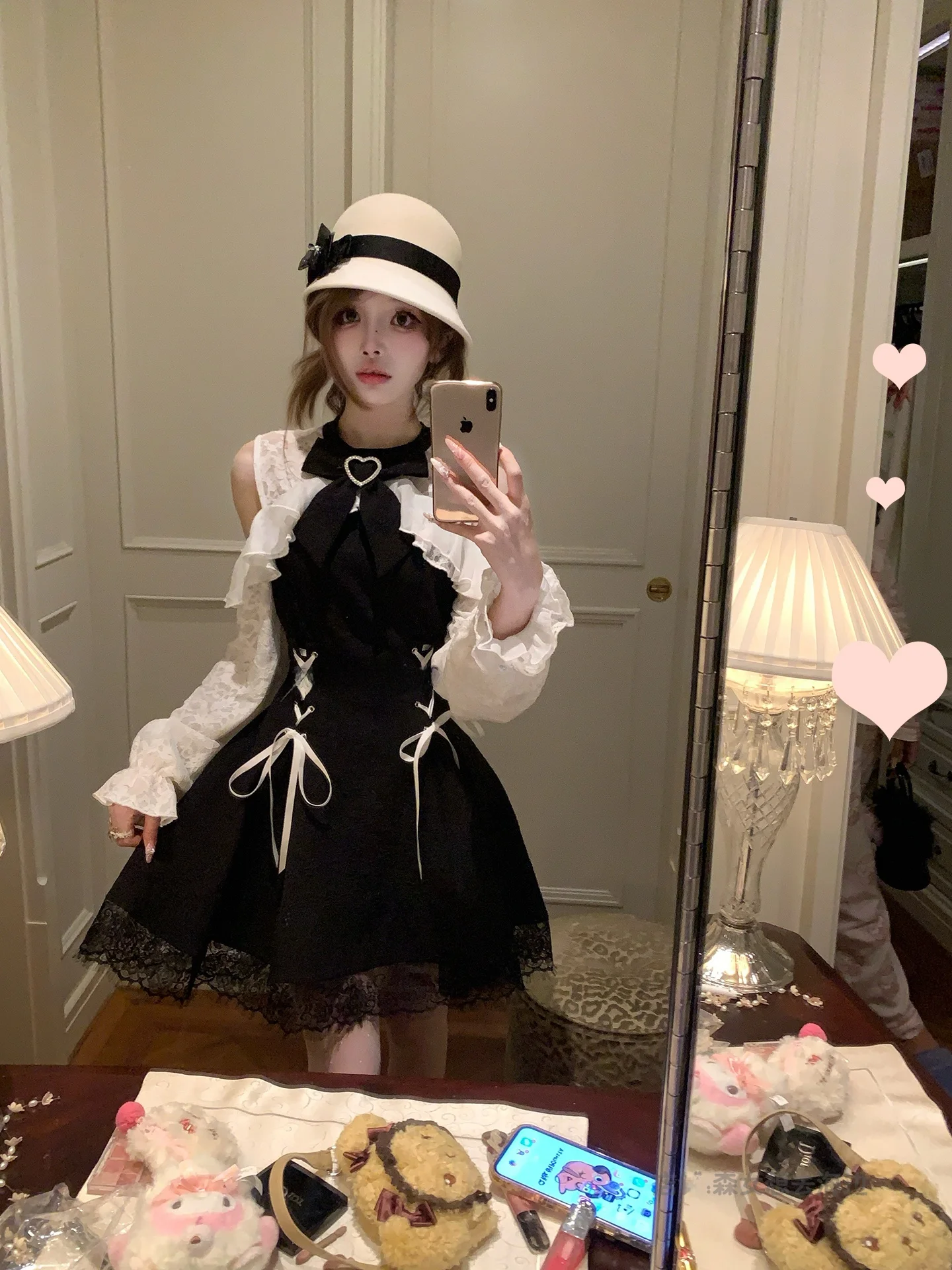 秋の黒ワンピースで迷うなら、この1着が救う理由は？