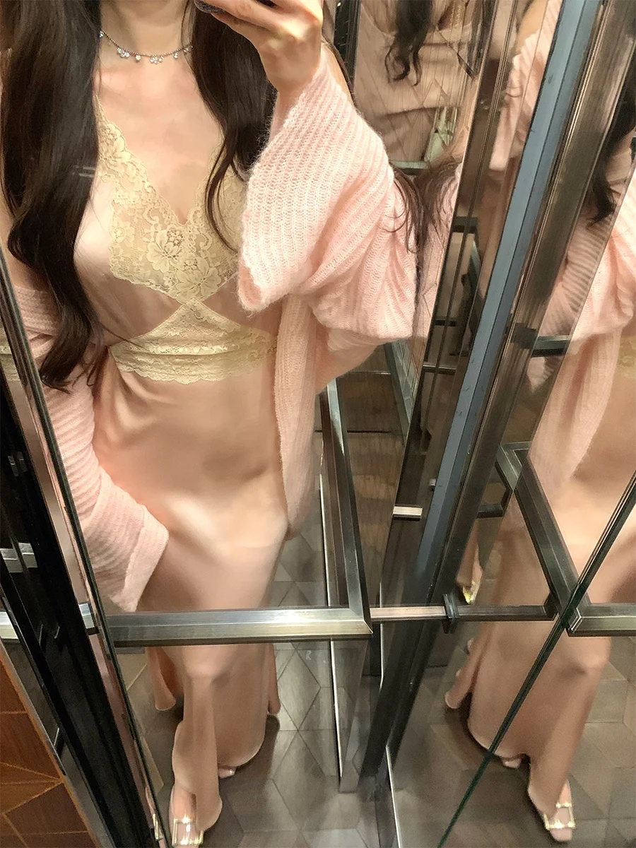 クラシックコンサートに着る女性の服装はどう選ぶ？優雅なレトロドレスが提案する、シックで心地よいスタイルとは