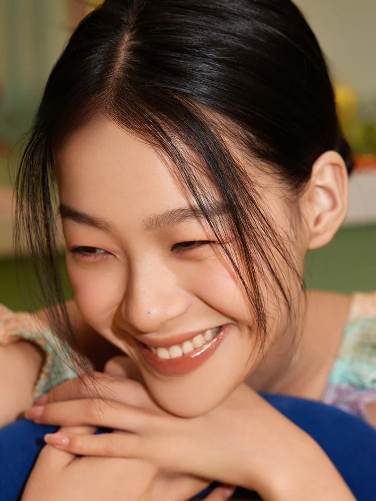 INTO YOU心慕与你干杯唇釉：镜面质感与黄皮适用性的实测解析