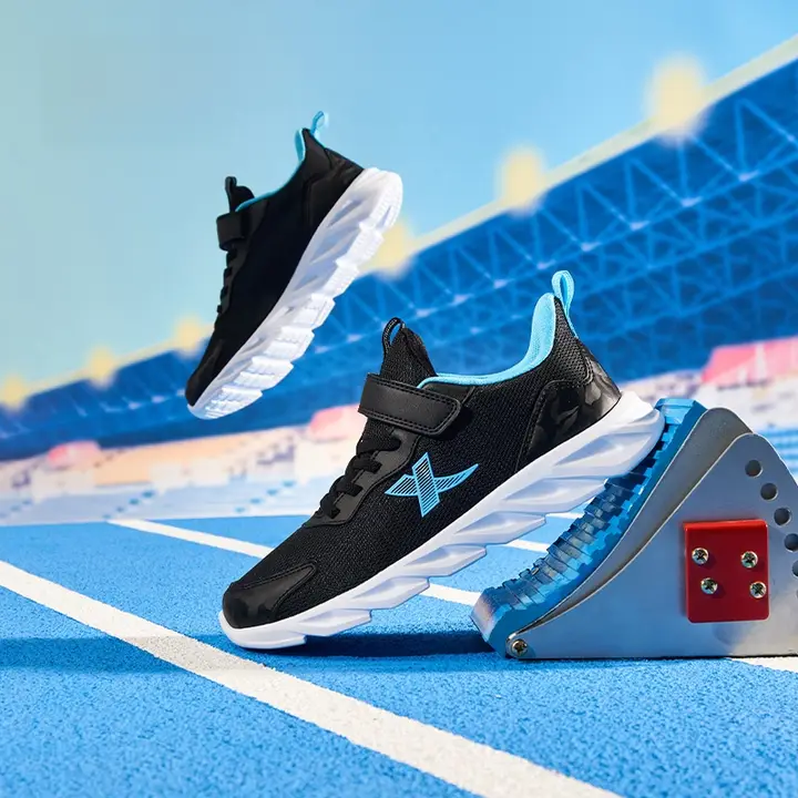 特步 キッズ 男の子用 ランニングシューズ【春秋用・耐摩耗・カジュアル・中大童向け】