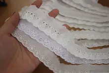 優れた品質の白色コットン刺繍レーストリム【小花柄・片側デザイン・服飾用・装飾素材】