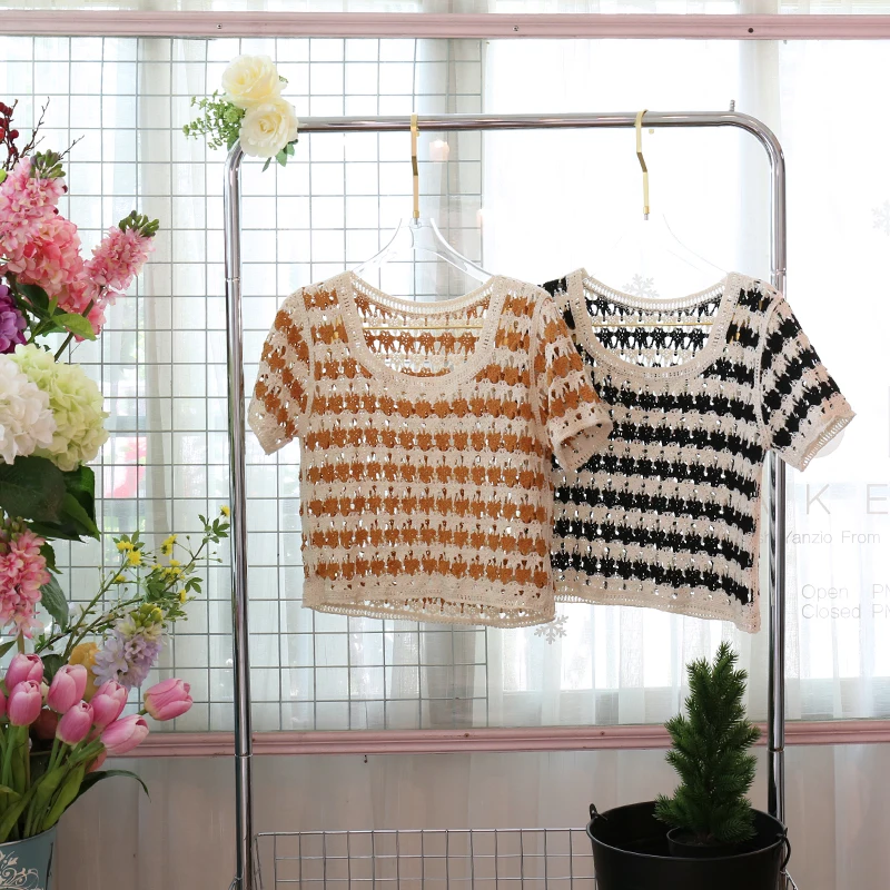 レース刺繍の女性用カーディガン：透け感とフィット感を兼ね備えた日常トップス
