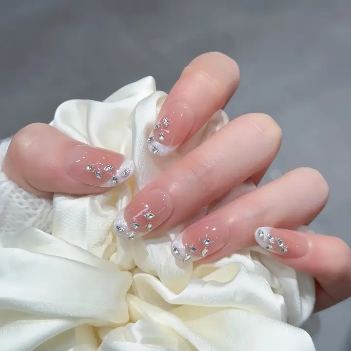 白富美 爆閃するスワロフスキー グラデーションチークネイルシール【ハンドメイド・猫目デザイン・結婚式用】