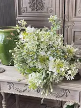 フランス風の白い偽花と緑植物のアレンジメント【高級住宅向け・インテリア装飾用】（セットアップ対応）