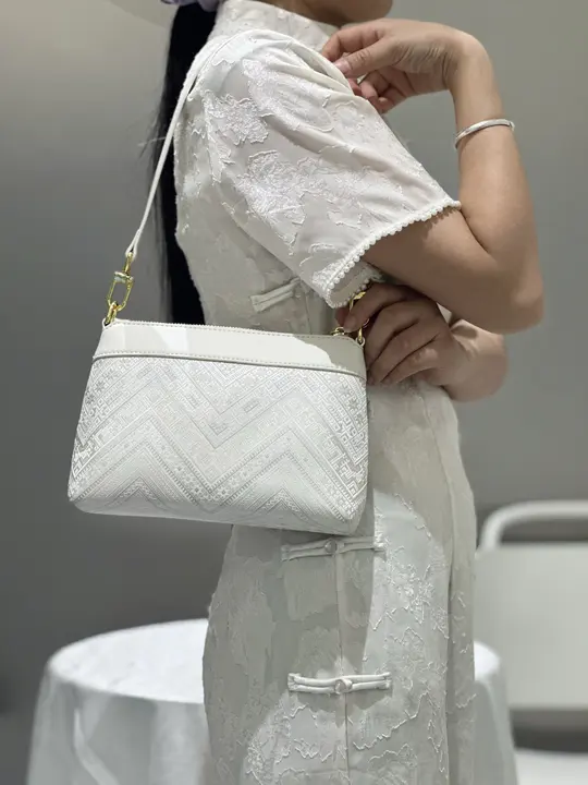 伝統的な壮族の織物を使用したショルダーバッグ【ハンドメイド・コンパクトデザイン】