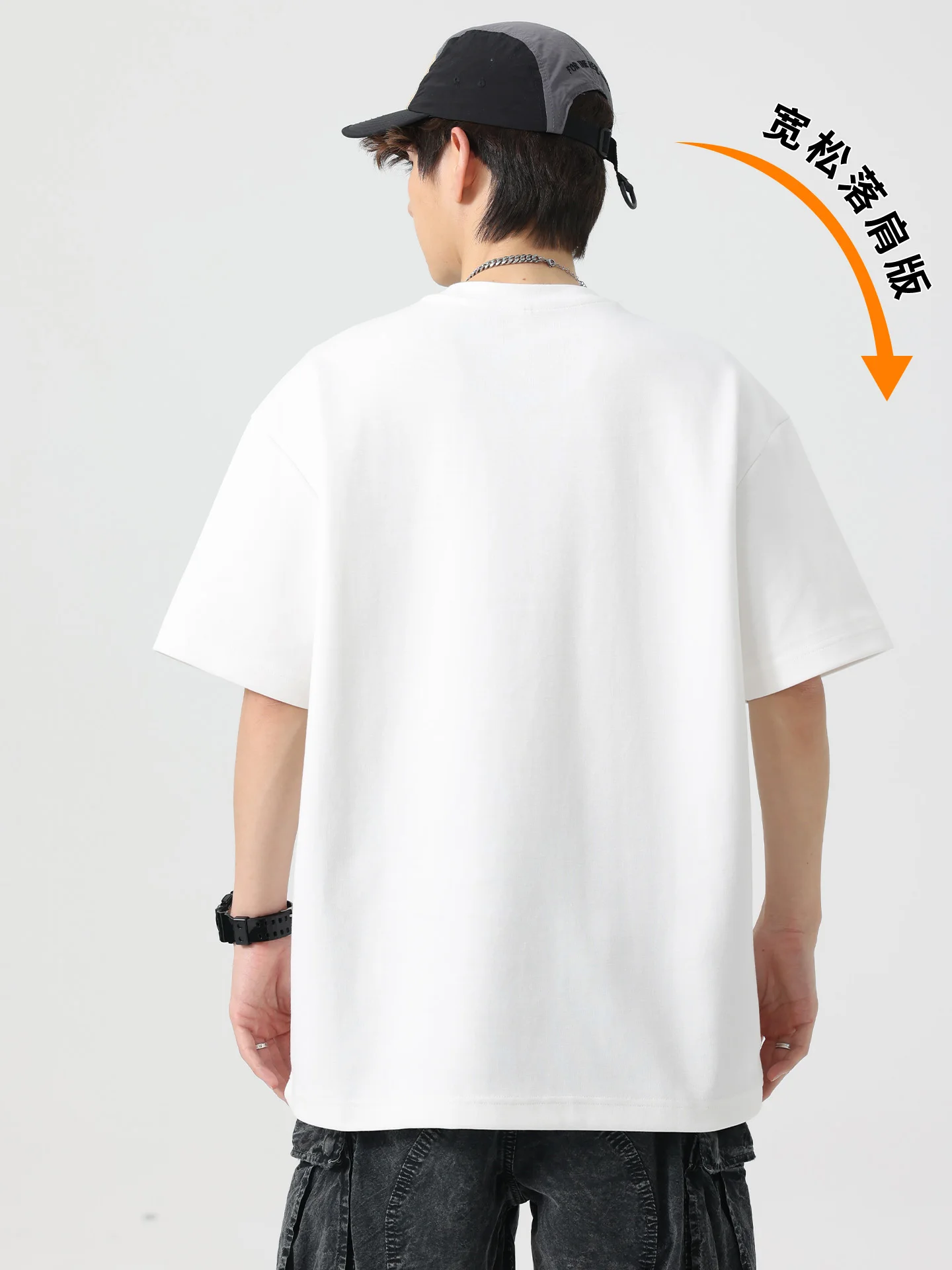 「dunno tシャツ」と「Uniqlo tシャツ」を比べてみた——本当のカジュアルの本質はどこにあるの？