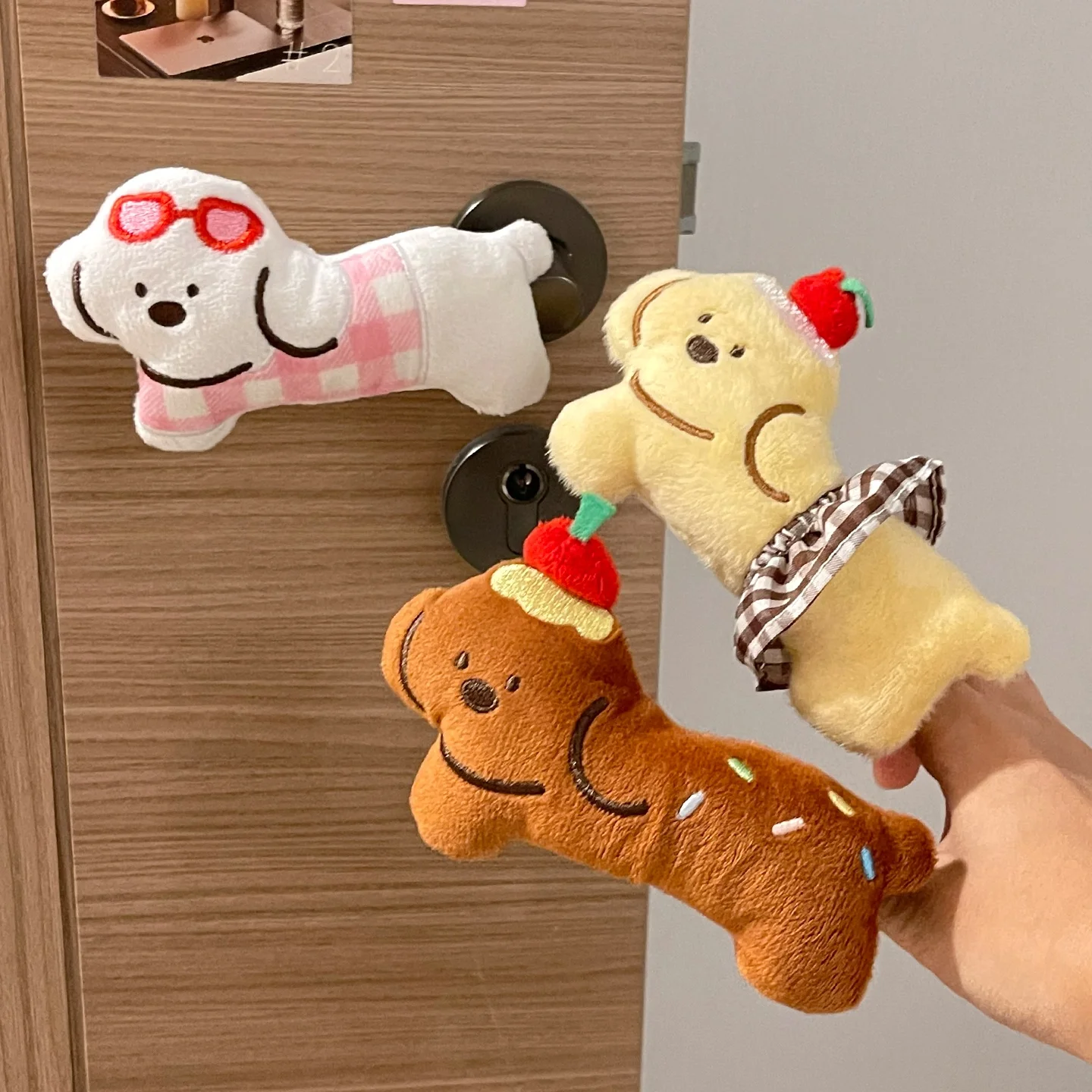 可愛い犬デザインのドアノブカバー：衝突防止と静電気防止機能の実用性を検証