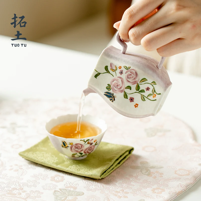 手描きの蝶とバラデザイン陶器ティーポット：小清新風の家庭用茶壺の実用性と価格分析