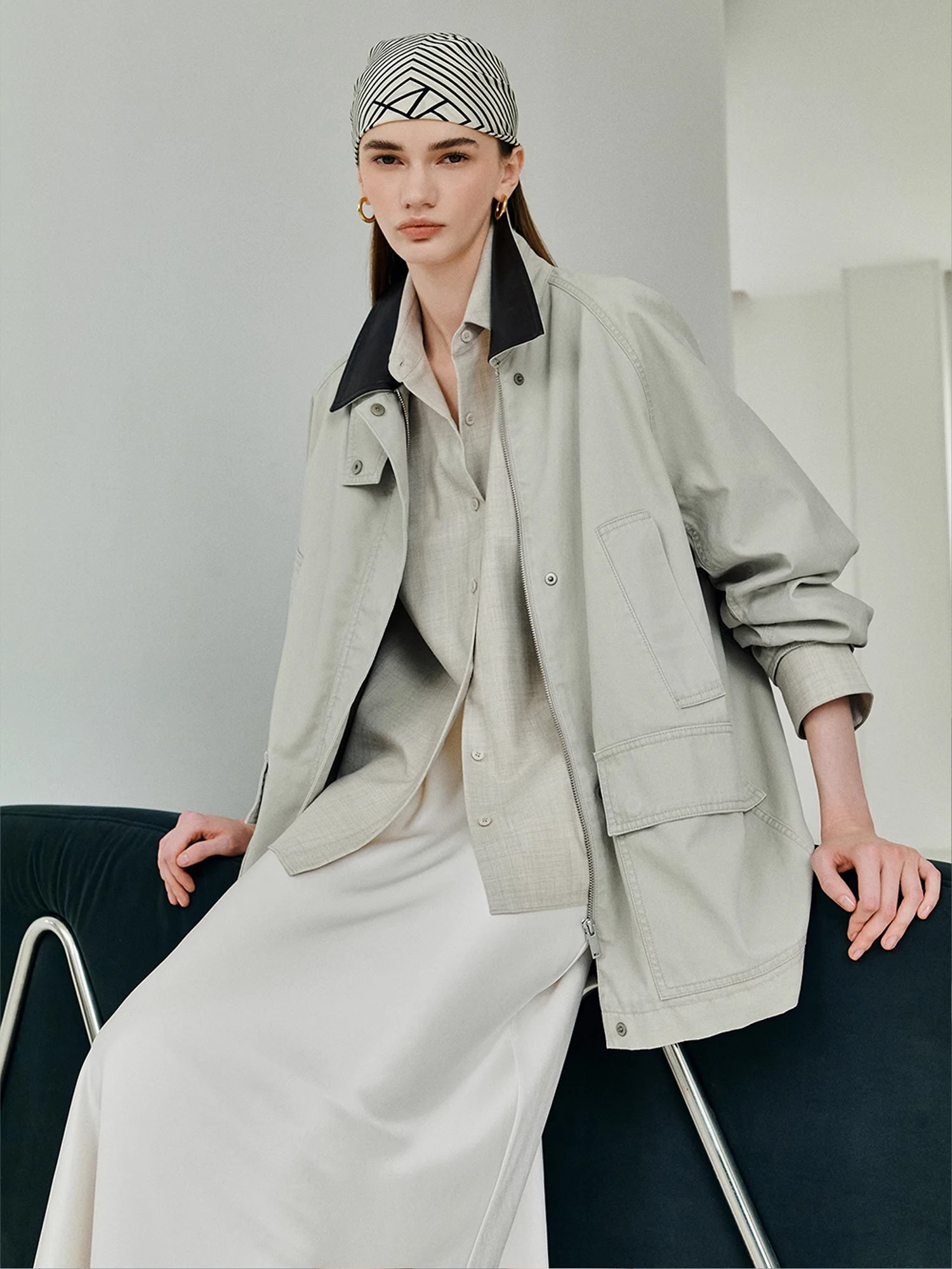 重厚感シャンブレーコットンのリバーシブルワークジャケット：ノーカラーダブルジャケットの実用性と素材特性