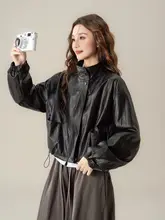 レトロなデザインの黒いスタンドカラーライダースジャケット【春用・ショート丈】