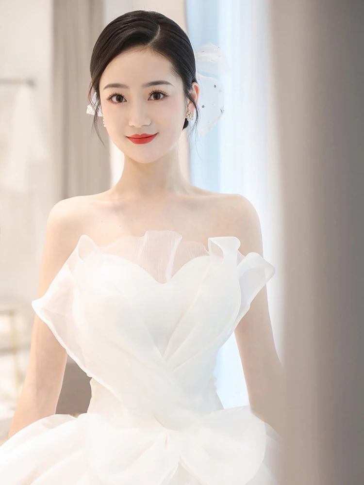 世界の花嫁衣装：上品な質感の抹胸ウェディングドレスの実際と使い方