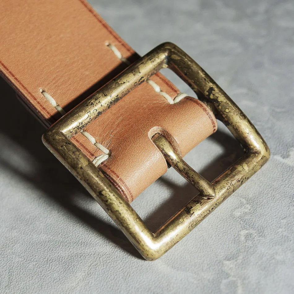 手作りのブラスバックル付きレトロ牛革ベルト：エルムウッドデザインの実用性と耐久性解析