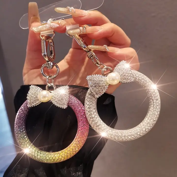 蝶結びデザインのスマホストラップ【高級感ある水晶装飾・キーリング付き・アウトドア用】（セットアップ対応）