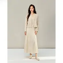 フラワーモチーフのフレンチスタイル短丈カーディガン【春用・フック編みデザイン】