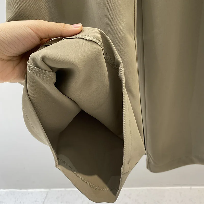 通勤の疲れを一気に払拭する、プリーツ入りスーツパンツは本当に必要なのか？