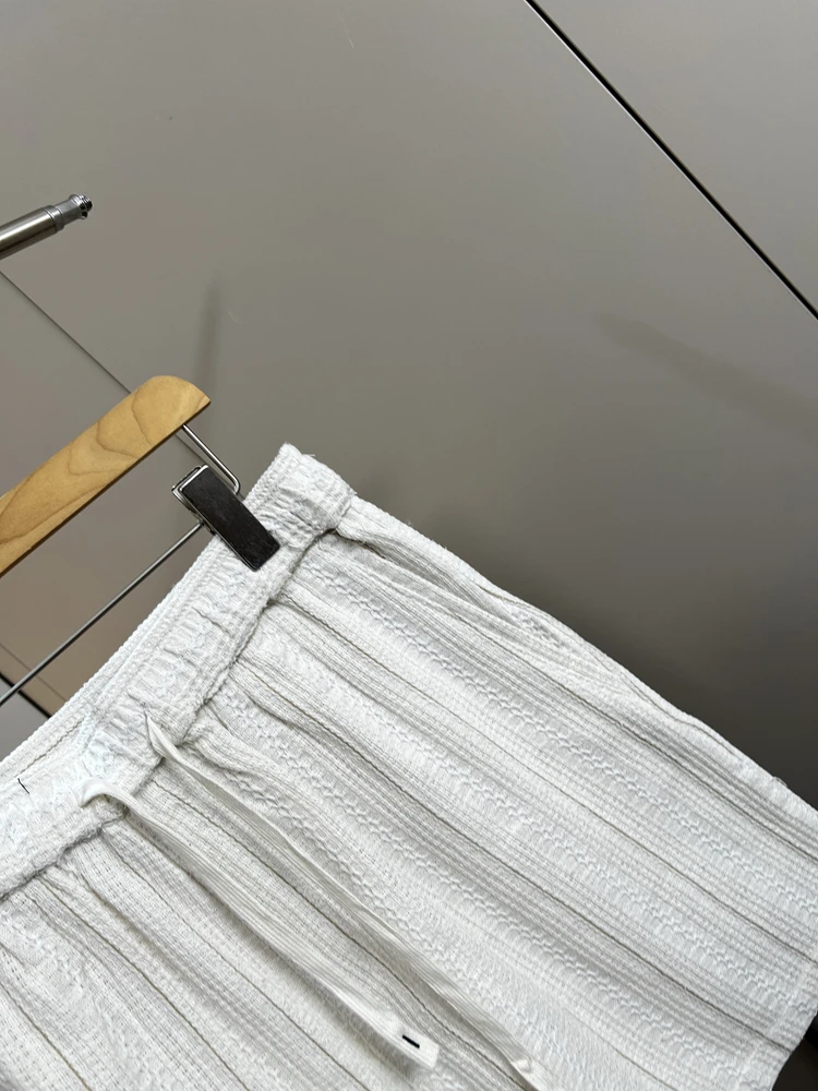 夏用メンズストライプ柄短パン：軽量でスリムフィットの日常スタイル