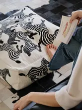 ブラックホワイトゼブラ刺繍のクッション【パールカラー・カジュアルリビング用・取り外し可能】